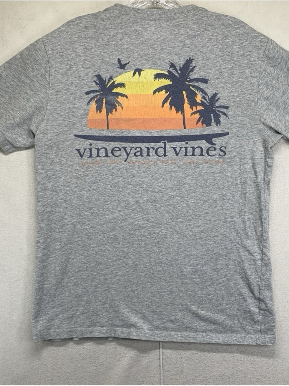Vineyard Vines Gray Pocket Tee with Sunset Palm Logo Mens size xs
